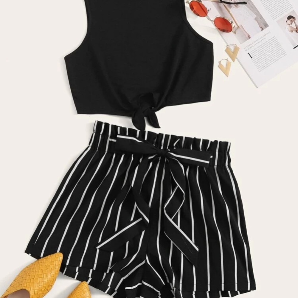 SHEIN Knotted Top & Paperbag Waist Shorts Set